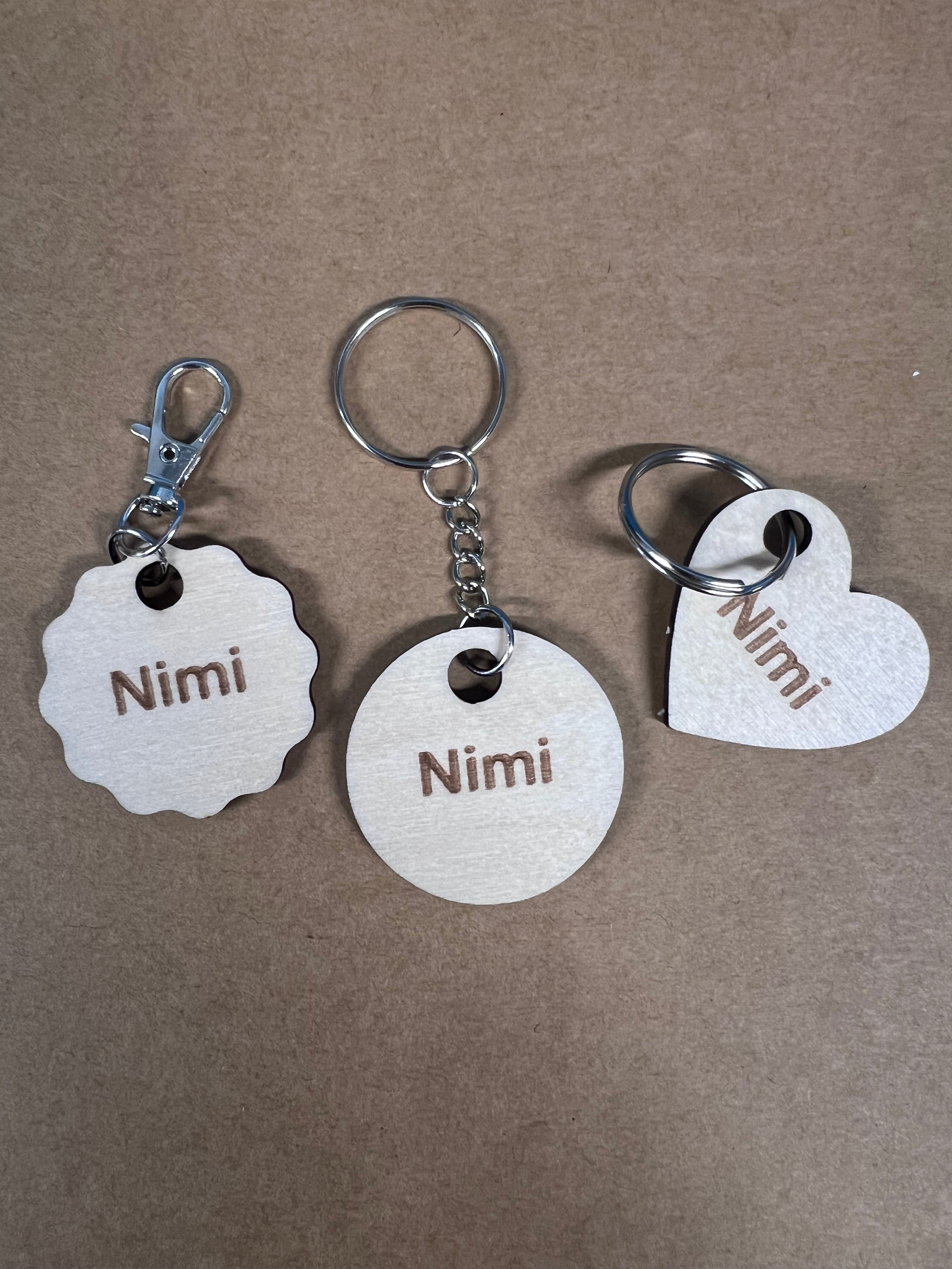 Paikkamerkki tai avaimenperä - Omalla nimellä tai tekstillä